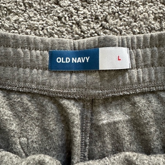 Old Navy Men’s Sweat Shorts - Picture 3 of 3